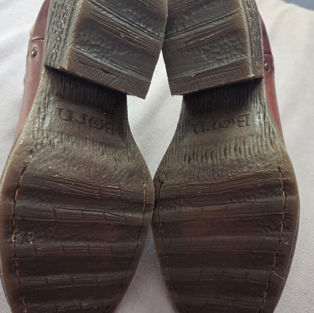 BORN Women's Brown Leather Ankle Booties - Picture 3 of 12
